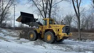 Volvo L330E pay loader with 8 yrd bucket