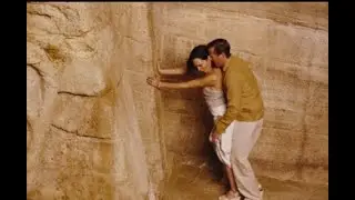 Death on the  Nile / Kiss scenes - Linnet and Simon  ( Gal gadot and Armie Hammer )