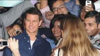 Tom Cruise cheered by paid fans?