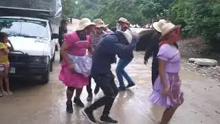 Huehues xantolo 2021 Huitzquilititla Huejutla Hgo(En acuapa) Trío calamar