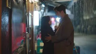 Sunbae, don&rsquo;t put on that Lipstick - Rowoon blocks the rain splash for Jinah with his coat