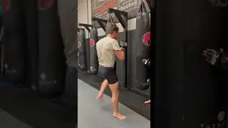 Destroying the punching bag with Dutch style kickboxing! @amsterdamtrainingcenter1143