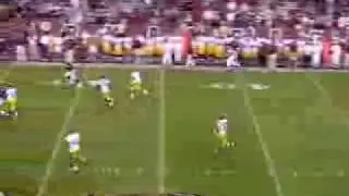Mustain throws a pass to Williams