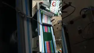 Paper tape different color tag top labeling machine running video
