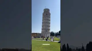 Lean on me! 🥰 Leaning Tower of Pisa! Miracle Square. Cathedral Square. Pisa, Tuscany, Italy 🇮🇹