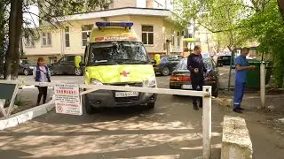 Медики могли не успеть помочь пациенту из-за шлагбаума