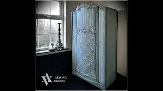 Vintage Wardrobe 💙 Annie Sloan Chalk Paint 💙 Redesign with Prima moulds and Transfer