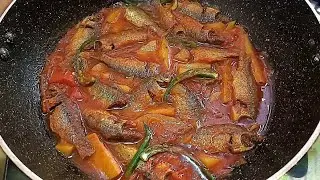 অসাধারণ স্বাদে টমেটো আলু দিয়ে  পুটি মাছ রান্নার রেসিপি। A recipe for cooking fish stew with tomatoe
