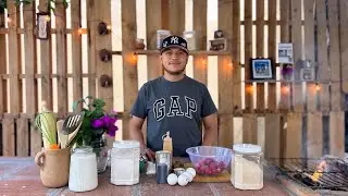 Mermelada casera de fresa, pancakes de elote y frappe de caf&eacute;