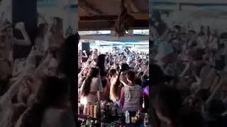 &Omicron; Trannos &kappa;ά&nu;&epsilon;&iota; &pi;&alpha;&nu;&iota;&kappa;ό &sigma;&tau;&omicron; Sao Beach Bar