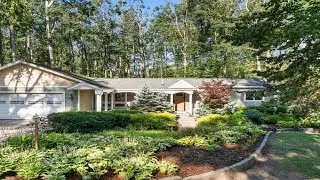 869 SURREY LANE, PETOSKEY, MI Presented by Lynn Robinson.