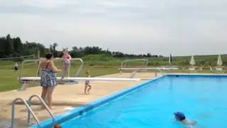 Lyra at pool 6