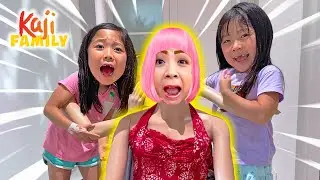 Turn MOMMY into a MANNEQUIN! Emma and Kate Family Fun
