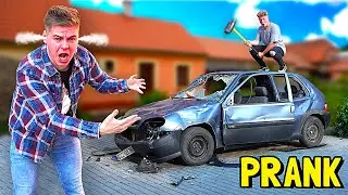 ZNIČILI JSME KAMAR&Aacute;DOVI AUTO A DALI MU 100,000 Kč NA NOV&Eacute;! 😱😂 **prank**
