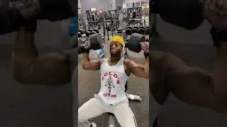 105 POUNDS / 47.63 KG DUMBELL SHOULDER PRESS #shorts #bodybuilding #shoulderworkouts #shoulderpress