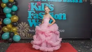 Ева модель на показе Ukrainian Kids Fashion Week 2019-2020