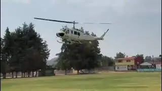 Se suma helic&oacute;ptero con helibalde a combate de incendio forestal en Ario