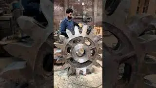 World&rsquo;s Biggest Gear?! 🔥 You Won&rsquo;t Believe the Size!