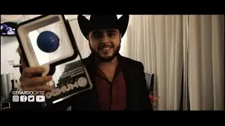 Detr&aacute;s de Camerinos (Premios Tu Mundo) Gerardo Ortiz