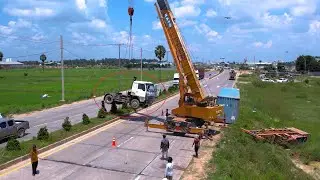 Short Video New Action Skills Recovery Container Truck Fail Off The Road / Crane Lifting Truck