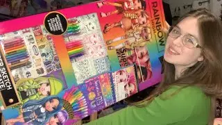 What is this Rainbow High doll art set? SUPER SKETCH & CREATE 2022 pack!