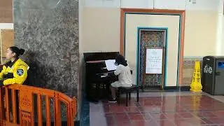 Woman Plays Amazing Piano at Union Station, You Won't Believe What Happens Next