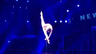 Viktoriia Dziuba hand stand