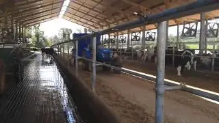 LS Tractor U60 com vagão de trato