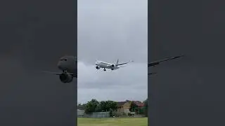 Singapore Airlines Boeing 787-10 Dreamliner (9V-SCR) arriving at Adelaide Airport