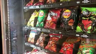 Getting 4 Bags of Chips for the Price of 1 from a Vending Machine!