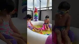 👫TWINS JUST CHILLIN&rsquo; |Unicorn Pool 🦄