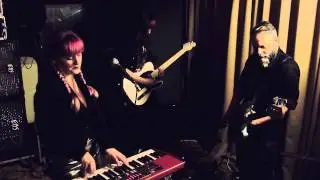 Lia Hide - Maps (Yeah Yeah Yeahs cover) - live studio sessions
