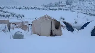 أضرار كبيرة خلفتها العاصفة الثلجية في مخيمات شمالي عفرين
