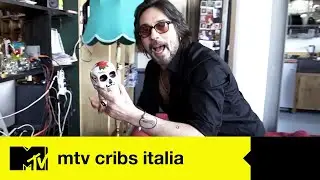 Francesco Sarcina: le sue passioni tra musica, libri e teschi messicani | MTV Cribs Italia Passions