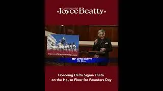 Битти чествовала братство Delta Sigma Theta в зале заседаний Палаты представителей.