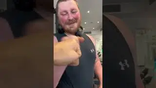 Failed fist bumps and successful deadlift dumps #gym #deadlift #fail #powerlifting