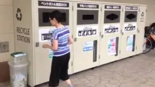 fantastic recycle station at super market inJapan!