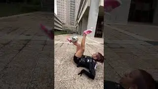 Pon un poco de rosa en tu vida 🤣 #tricks #freestyle #f&uacute;tbol