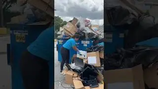 Dumpster Diving at a thrift store!🥳 #dumpsterdiving #dumpsterdiver #usa