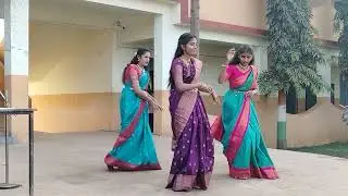 नृत्याविष्कार ... इयत्ता दहावीतील मुली