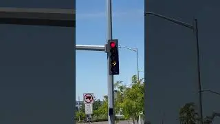 Weird Traffic Signal Malfunction