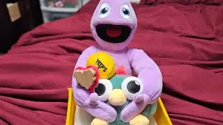Yeeps hide and seek plush (game play included)