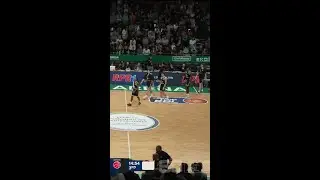 UNREAL! Eli Brooks beats the clock 🎯⏳