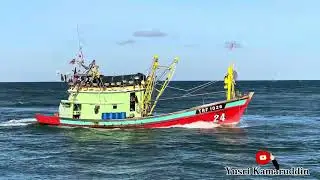 Bot Nelayan Keluar Candat Sotong Di Seberang Takir Kuala Terengganu