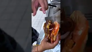 Donut burger 🍩🍔🔥 #donuts #burgers #foodshorts #asmrsounds