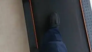 Tensiónando la banda de la caminadora