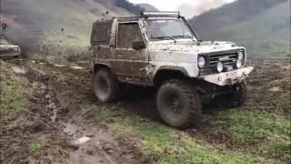 Daihatsu Rocky  tira Patrol GR dalla fossa