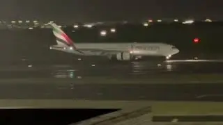 Taoyuan airport Terminal 2 Emirates Boeing 777 landing（B77L）