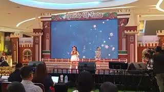 Acara pentas seni kuning agung live music menyanyi di center atrium gaia bumi raya city mall 