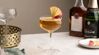 This Sparkling Apple Champagne Cocktail Is The Ultimate New Year&rsquo;s Eve Toast